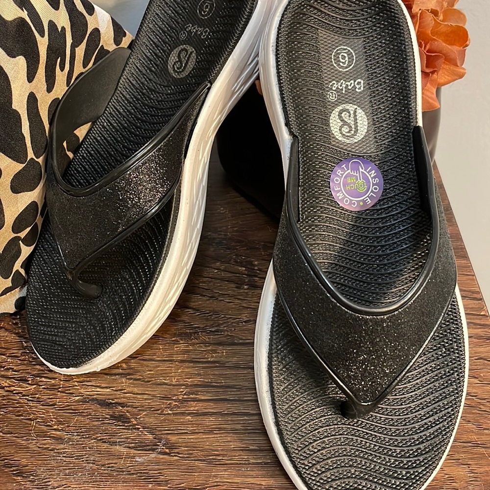 Dressy Flip Flops size 6 Never Worn with Comfort Fit